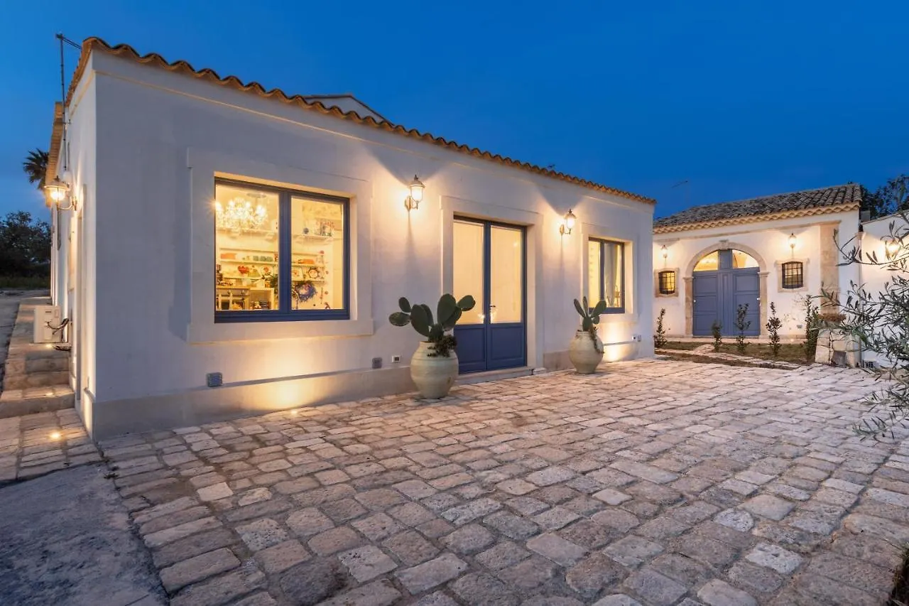 Michael Garden Bed & Breakfast Noto Italy