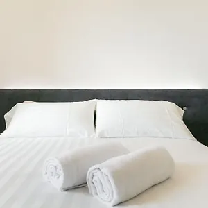 Domus Cavour Rooms&suites Hotel Tirano